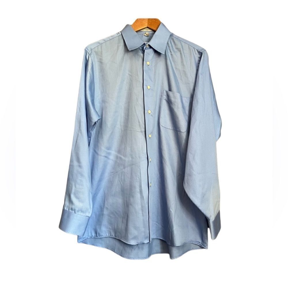 ‎Geoffrey Beene blue button down shirt.